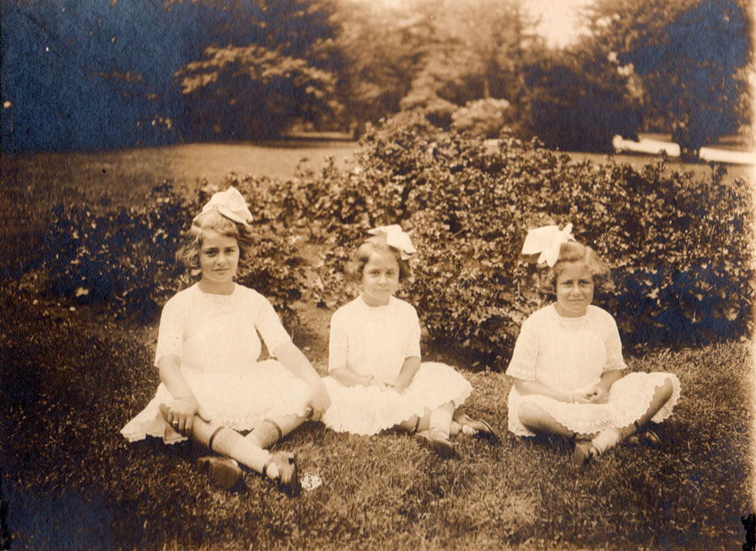Victoria, Altina, and Juliette Schinasi